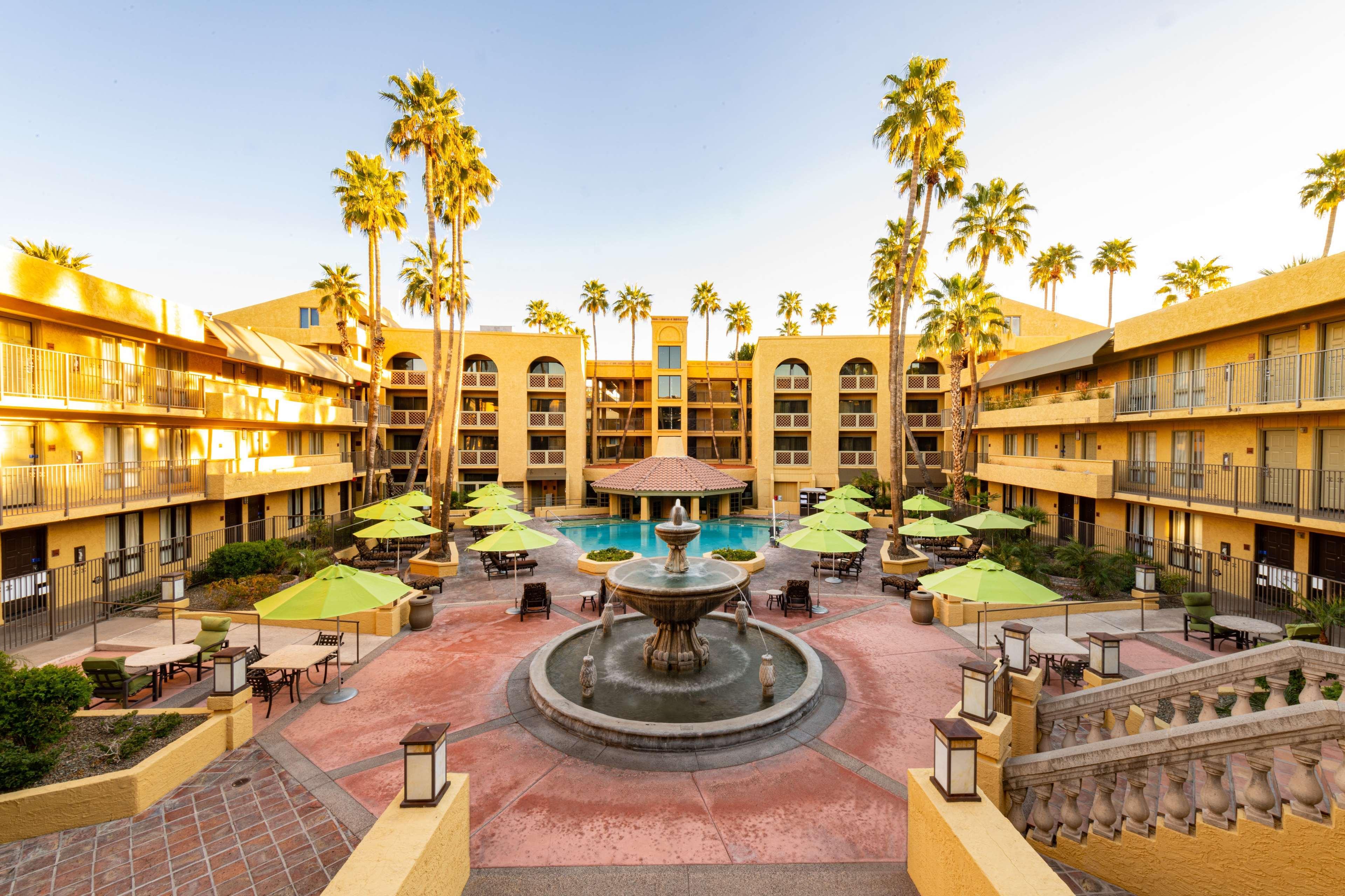 Hilton Phoenix Resort At The Peak Exterior photo